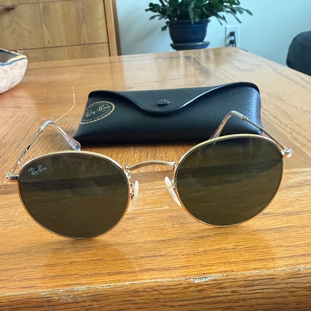 Ray-Ban Round Gold Frame Sunglasses with Dark Lenses